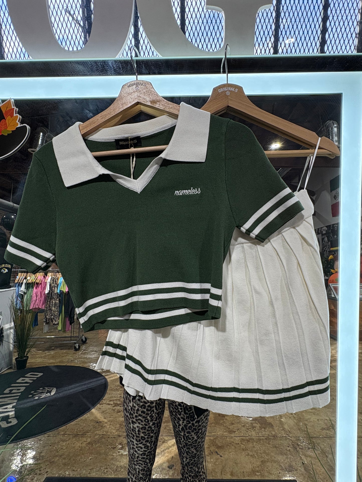 Nameless Women's Tennis Set